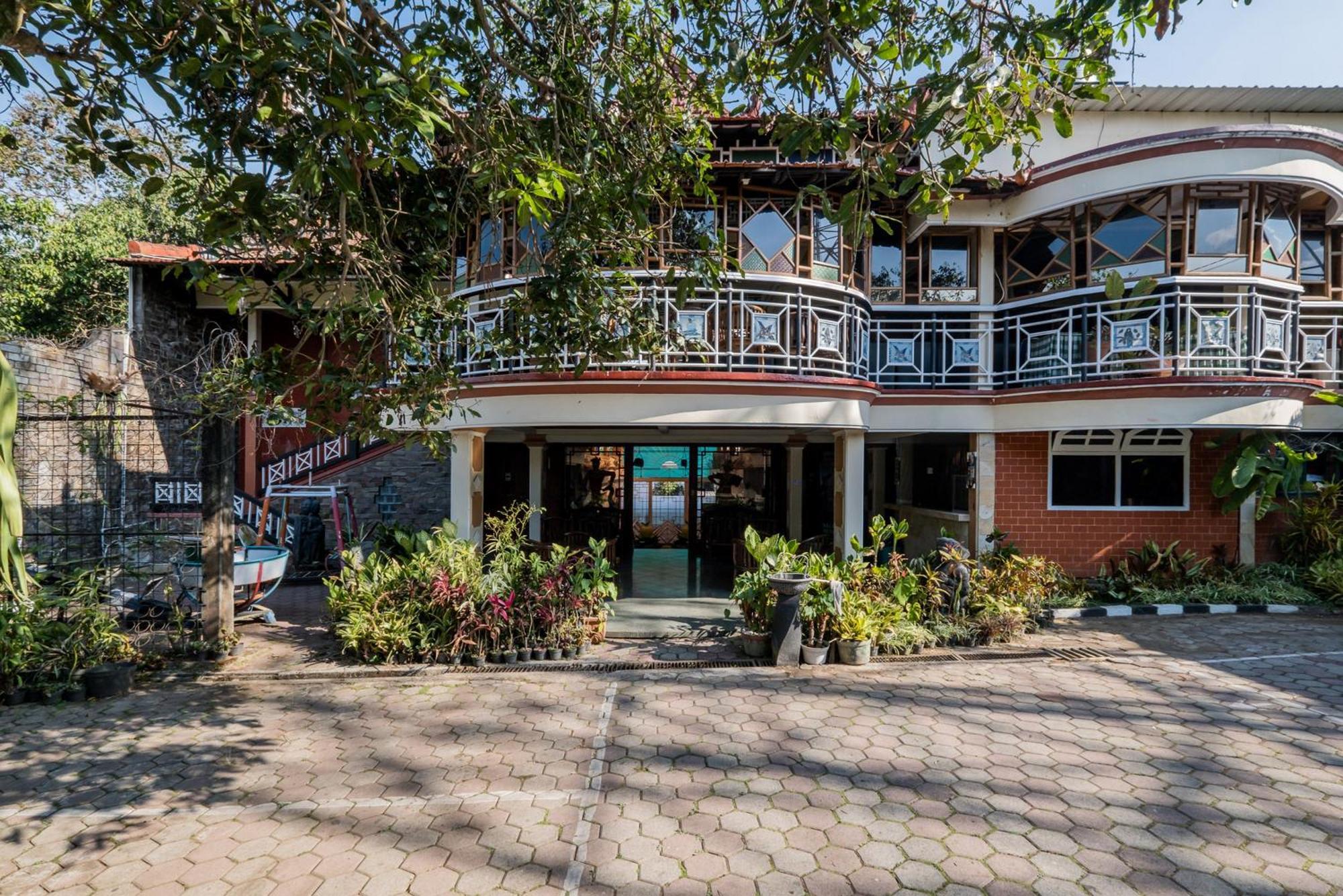 Urbanview Hotel Near Jatim Park 1 By Reddoorz Batu  Exterior photo